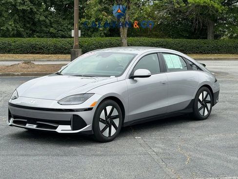 Used 2024 Hyundai Ioniq 6 SE RWD image 2