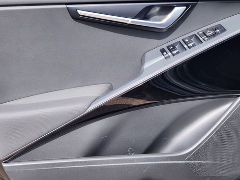 Certified 2024 Kia Niro EX image 7