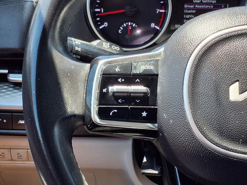 Used 2023 Kia Carnival LX FWD image 26