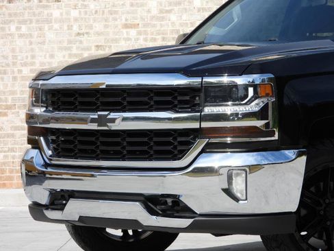 Used 2018 Chevrolet Silverado 1500 LT w/ Texas Edition AWD/4WD image 7