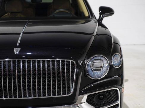 Used 2022 Bentley Flying Spur V8 image 27