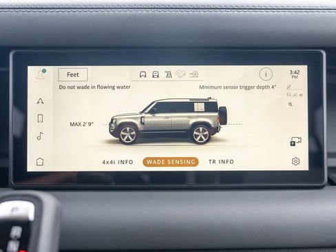 Used 2024 Land Rover Defender 110 X-Dynamic SE AWD/4WD image 28