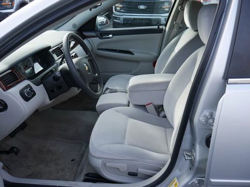 Used 2009 Chevrolet Impala LT image 2