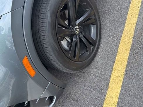 Certified 2023 Volkswagen Tiguan SE R-Line FWD image 3