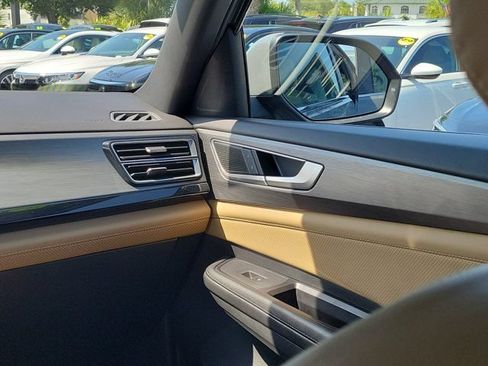 Used 2024 Volkswagen Atlas Cross Sport SE w/ Panoramic Sunroof Package FWD image 4