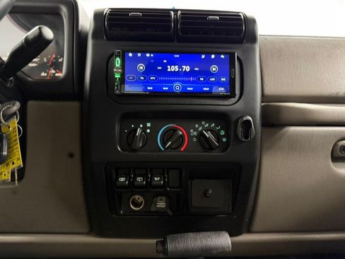 Used 2004 Jeep Wrangler Sahara w/ Dual Top Group AWD/4WD image 60