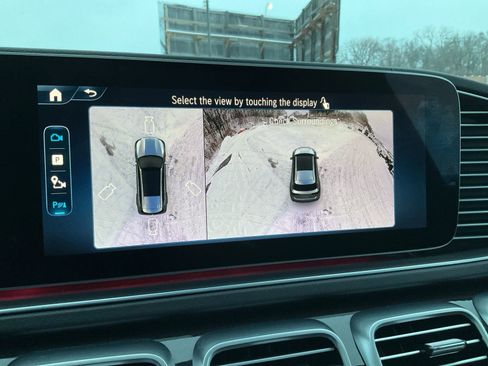 Used 2025 Mercedes-Benz GLS 450 4MATIC image 26