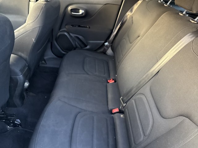 Used 2020 Jeep Renegade Latitude FWD image 17