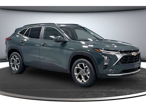 New 2026 Chevrolet Trax LT w/ LT Convenience Package FWD image 16