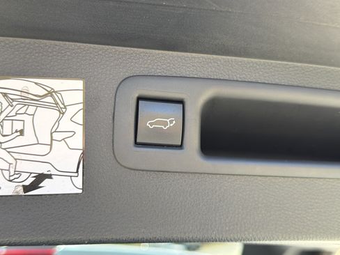 Used 2022 Toyota Highlander Limited image 19