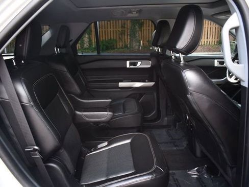 Used 2022 Ford Explorer Limited w/ Equipment Group 301A image 31