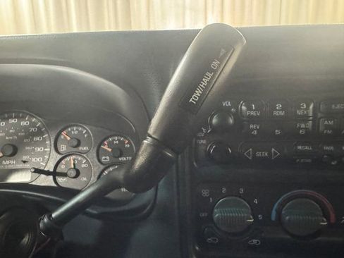 Used 2002 Chevrolet Avalanche 4x4 w/ Off-Road Suspension Pkg image 23