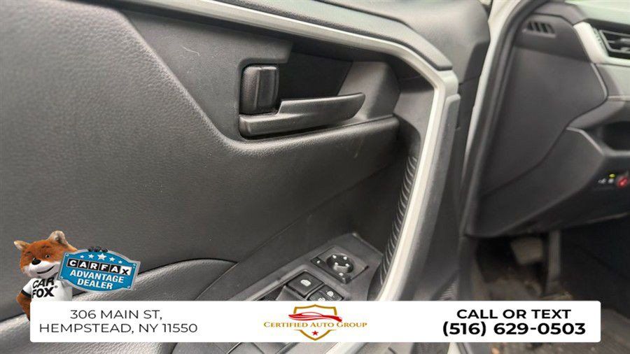 Used 2020 Toyota RAV4 LE AWD/4WD image 13
