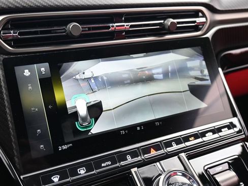 Used 2025 Aston Martin V8 Vantage Coupe image 27