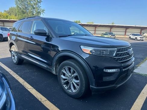 Used 2023 Ford Explorer XLT w/ Equipment Group 202A AWD/4WD image 2
