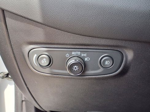 Used 2021 Chevrolet Equinox Premier FWD image 17