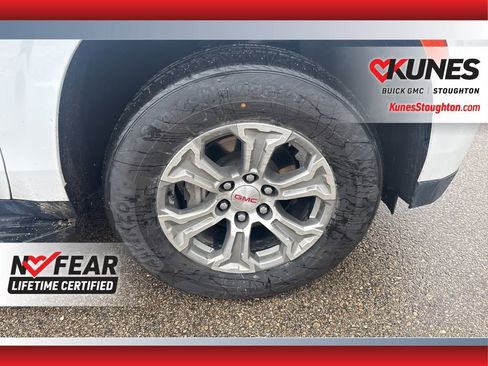 Used 2024 GMC Yukon SLE image 15