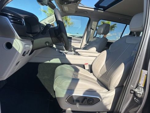 Used 2024 Jeep Wagoneer 2WD w/ Premium Group I image 18