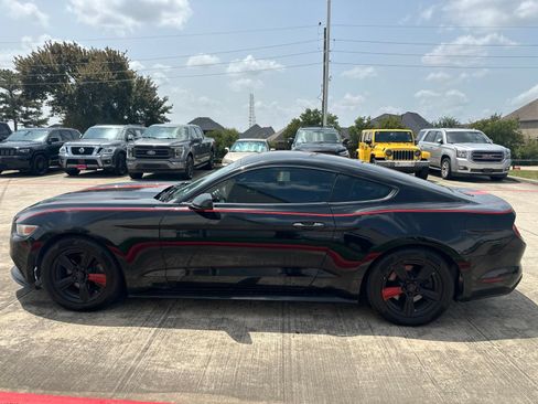 Used 2017 Ford Mustang Coupe RWD image 4