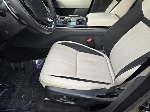 Used 2020 Land Rover Range Rover Velar R-Dynamic S image 25