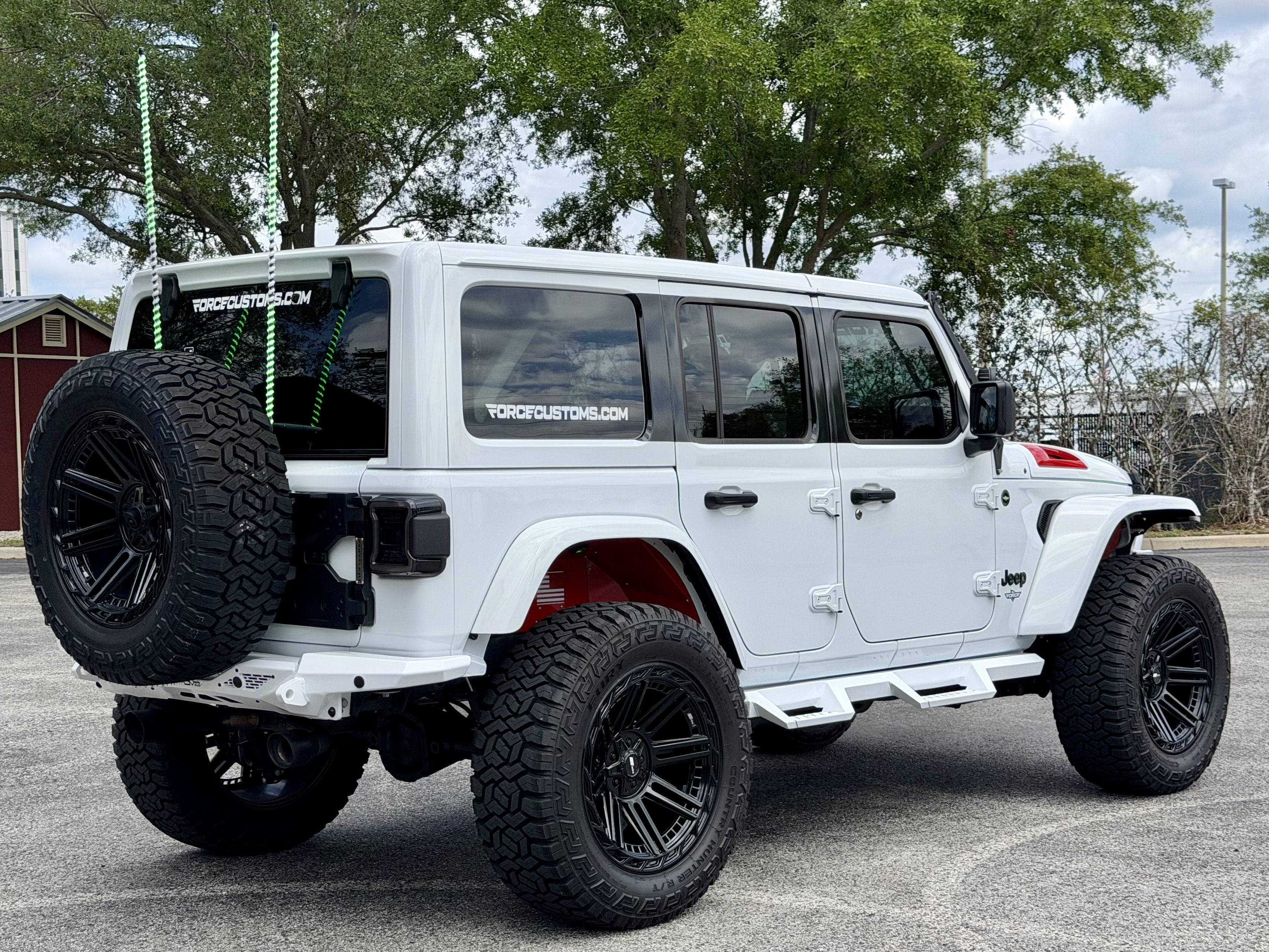 Used 2025 Jeep Wrangler Unlimited Sahara AWD/4WD image 6