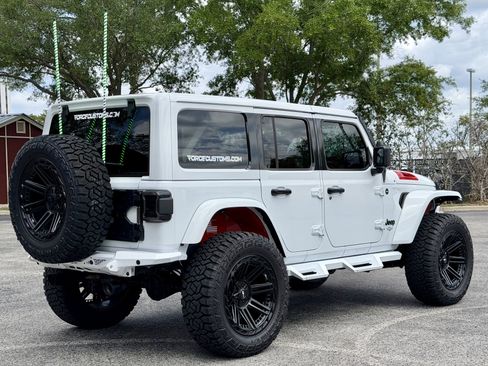 Used 2025 Jeep Wrangler Unlimited Sahara AWD/4WD image 6