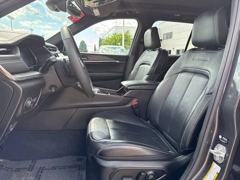 Used 2023 Jeep Grand Cherokee Overland AWD/4WD image 13