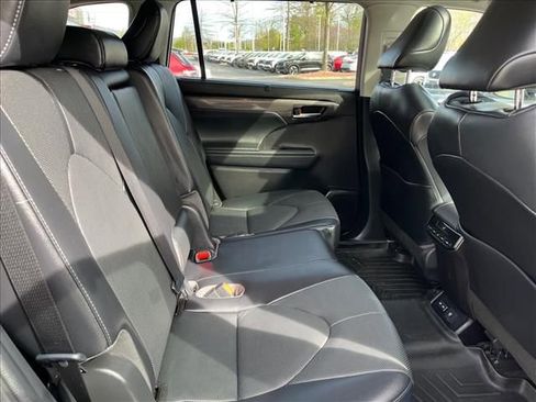 Used 2022 Toyota Highlander Limited image 17