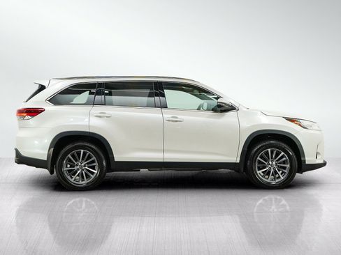 Used 2019 Toyota Highlander XLE AWD/4WD image 6
