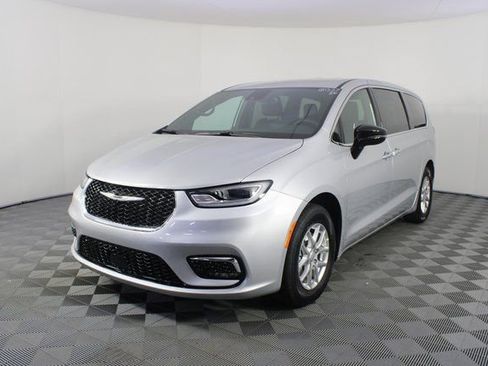 New 2026 Chrysler Pacifica Select image 25