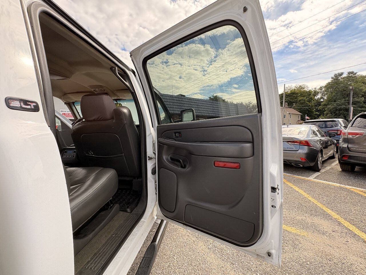Used 2006 GMC Sierra 2500 SLT w/ Heavy-Duty Power Package AWD/4WD image 21