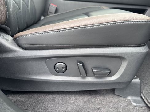 New 2026 Nissan Pathfinder Platinum w/ Cargo Package FWD image 38