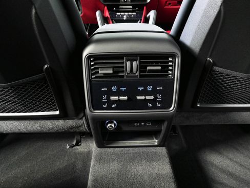 Certified 2026 Porsche Cayenne E-Hybrid Coupe AWD/4WD image 21