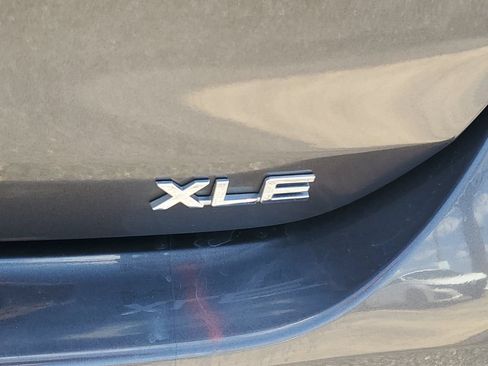 Used 2024 Toyota Highlander XLE FWD image 30