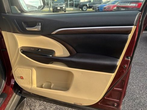 Used 2016 Toyota Highlander Limited image 22
