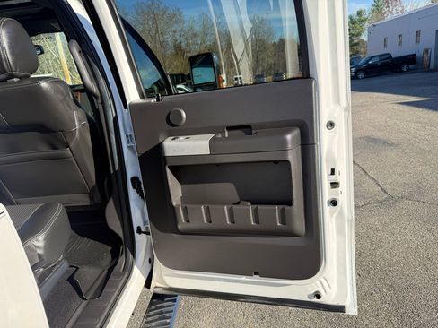 Used 2015 Ford F350 Lariat w/ Chrome Package image 27