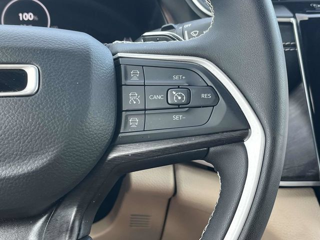 Used 2023 Jeep Grand Cherokee Limited w/ Black Appearance Package RWD image 28