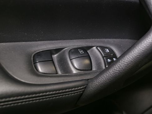 Used 2017 Nissan Rogue SV w/ SV Premium Package AWD/4WD image 39