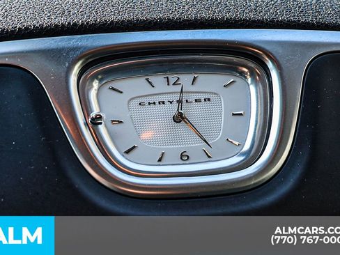 Used 2017 Chrysler 300 Limited RWD image 39
