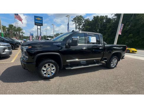 Used 2024 Chevrolet Silverado 2500 High Country w/ High Country Premium Package AWD/4WD image 6