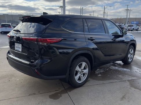 Used 2023 Toyota Highlander L image 3