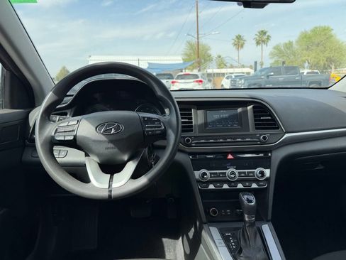 Used 2020 Hyundai Elantra SE w/ Cargo Package (C1) image 19