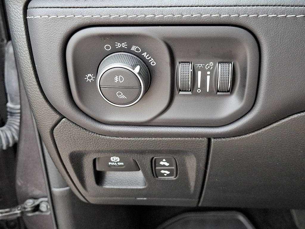Used 2024 RAM 1500 Limited AWD/4WD image 26