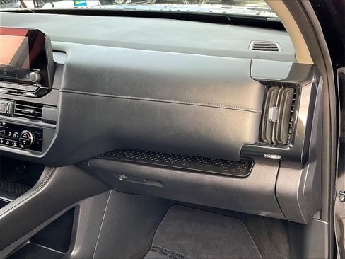 Used 2024 Nissan Pathfinder S image 12