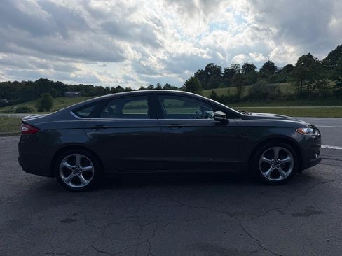 Used 2015 Ford Fusion SE w/ Equipment Group 201A FWD image 8