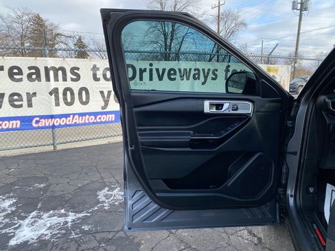 Used 2022 Ford Explorer ST w/ ST Street Pack image 15