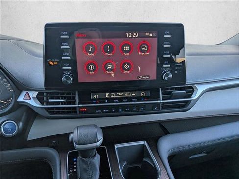 Used 2024 Toyota Sienna XLE image 12