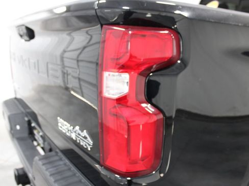 Used 2024 Chevrolet Silverado 2500 High Country AWD/4WD image 16