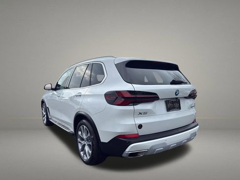 Used 2025 BMW X5 xDrive50e image 4