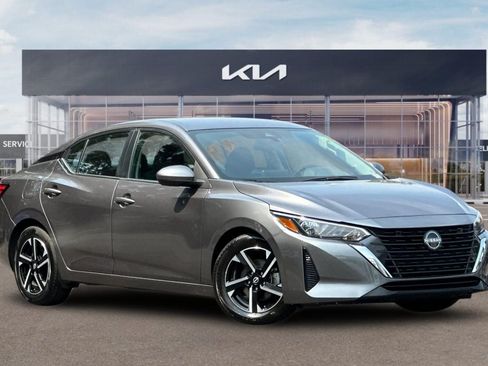 Used 2025 Nissan Sentra SV FWD image 2